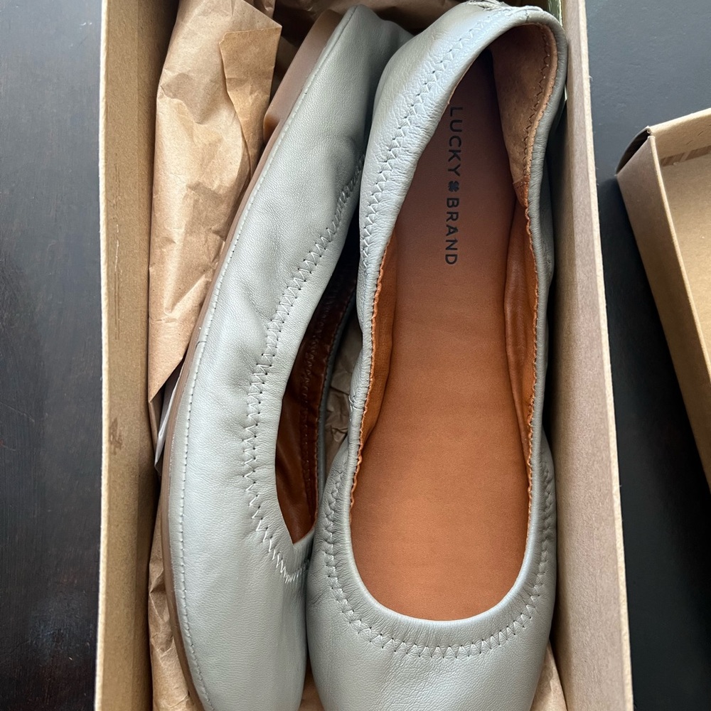Lucky Brand Women's Light Gray Flats